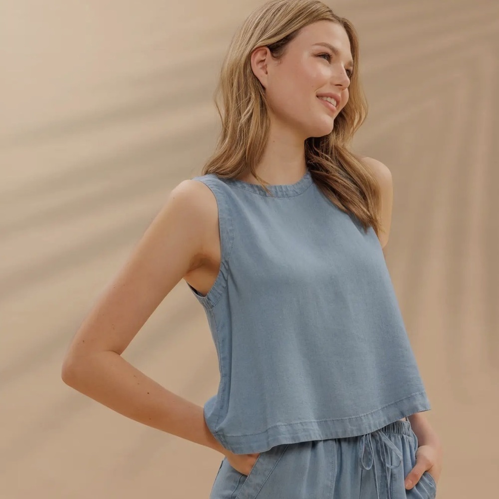 079a- Stylish Sleeveless Chambray Tank